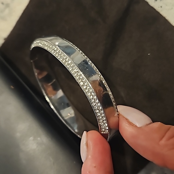 Michael Kors hinge/clasp silver/crystal bracelet - Picture 4 of 7